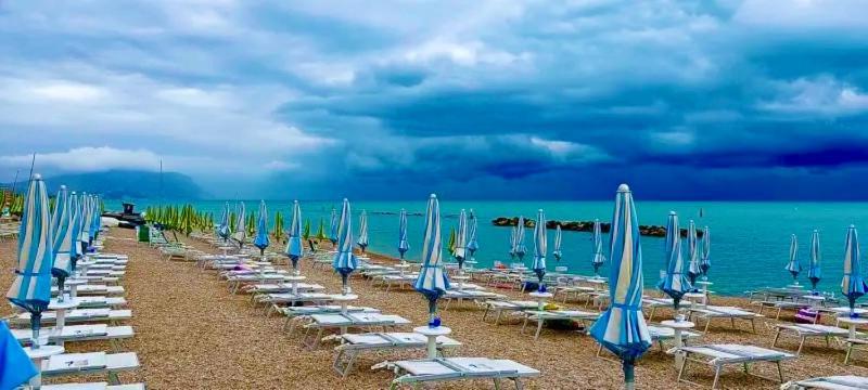 Villaggio I Giardini Del Conero 雷卡纳蒂港 外观 照片